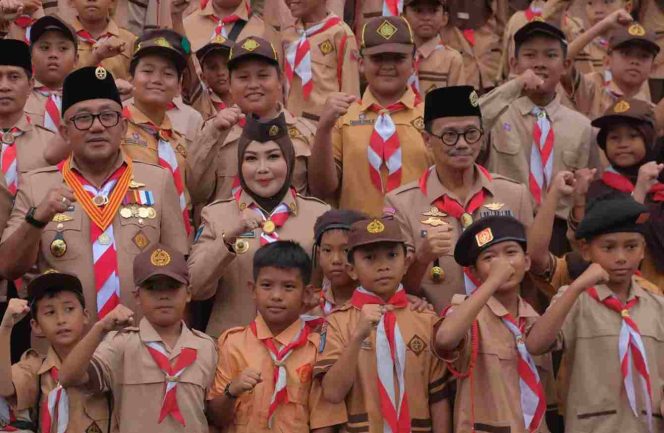 
					Wali Kota Tanjungpinang, Lis Darmansyah saat foto bersama setelah upacara  gelar senja, di halaman Kantor Wali Kota, Rabu (17/9/2025).. (Diskominfo Kota Tanjungpinang)