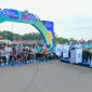 Gubernur Kepri, Ansar Ahmad saat melepas peserta PLN Mobile Fun Run 2025, dari ikon Kota Tanjungpinang, Tugu Sirih, Minggu (15/9/2025). (Diskominfo Kepri)