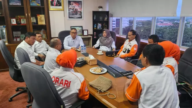 Wakil Gubernur Kepri, Nyanyang Haris Pratamura saat terima audensi Organisasi Radio Amatir Republik Indonesia lokal Batam , di Ruang Graha Kepri Kota Batam, Selasa (02/9/2025). (Diskominfo Kepri)