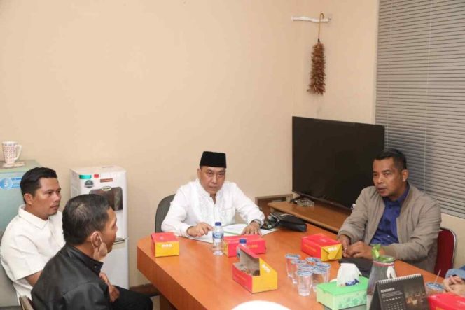 
					Ketua Badan Kehormatan DPRD Batam saat terima Kunker DPRD Komisi I Kepulauan Meranti. (Diskominfo Batam)