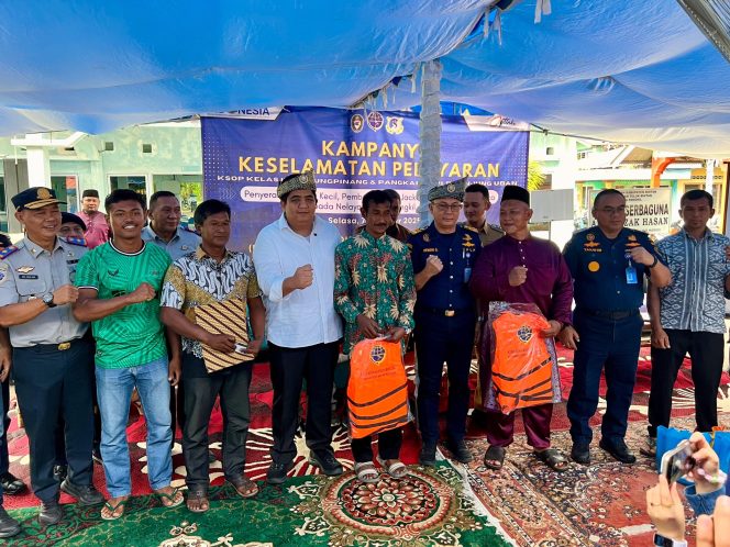 Bupati Bintan, Roby Kurniawan bersama Direktur Pengawasan Laut dan Pelayaran (DPLP) Kementerian Perhubungan RI, Capt. Hendri Ginting, melaksanakan Kampanye Keselamatan Pelayaran di Pulau Pangkil Selasa (07/10/2025). (Diskominfo Bintan)