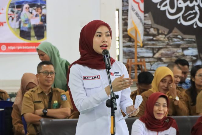 
					Ketua Palang Merah Indonesia (PMI) Bintan Hafizha Rahmadhani saat menyampaikan Kata Sambutan, di Gedung Olahraga Kecamatan Toapaya. Selasa (07/10/2025). (Diskominfo Bintan)
