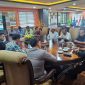 Gubernur Kepri, Ansar Ahmad saat menerima Audiensi Pedagang Taman Gurindam 12, di Ruang Rapatnya, Kamis (02/10/2025). (Diskominfo Kepri)