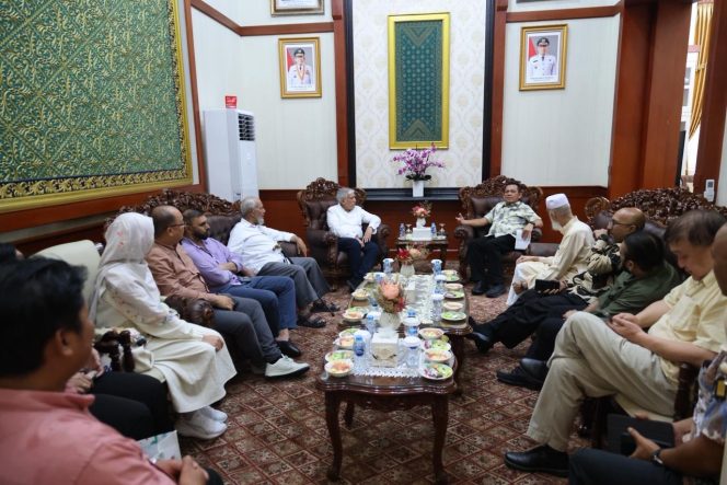 
					Gubernur Ansar Terima Kunjungan Chairman dan Direktur Mustafa Singapura