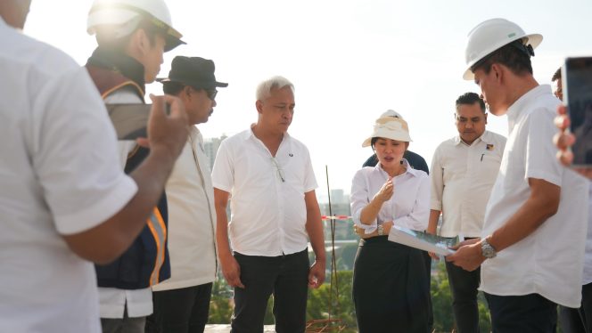 Wakil BP Batam, Li Claudia Chandra saat sidak di lokasi proyek pembangunan Bukit Maranatha di Batam, Senin (06/10/2025). (BP Batam)