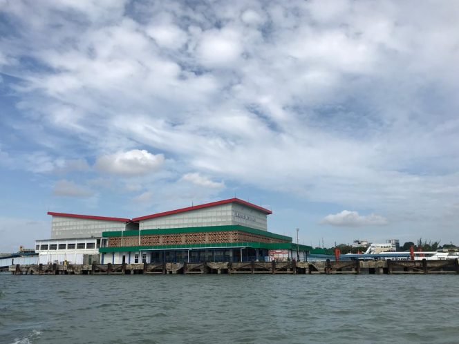 
					Pelabuhan Sri Bintan Pura, Tanjungpinang. (Nzl)