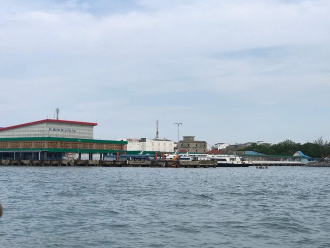 
					suasana Pelabuhan Sri Bintan Pura, Tanjungpinang. (Nzl)