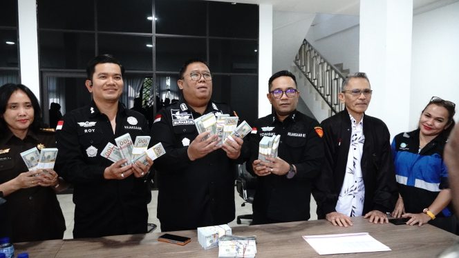 
					Kejati Kepri Terima Kembalian Uang Negara Rp4,5 Miliar Kasus Korupsi PNBP