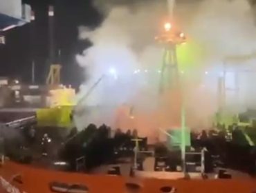Suasana kapal  MT Federal II terbakar diPT. ASL Shipyard Tanjung Uncang, Batu Aji, Batam, Kepulauan Riau, Rabu (15/10/2025). (Istiemewa)