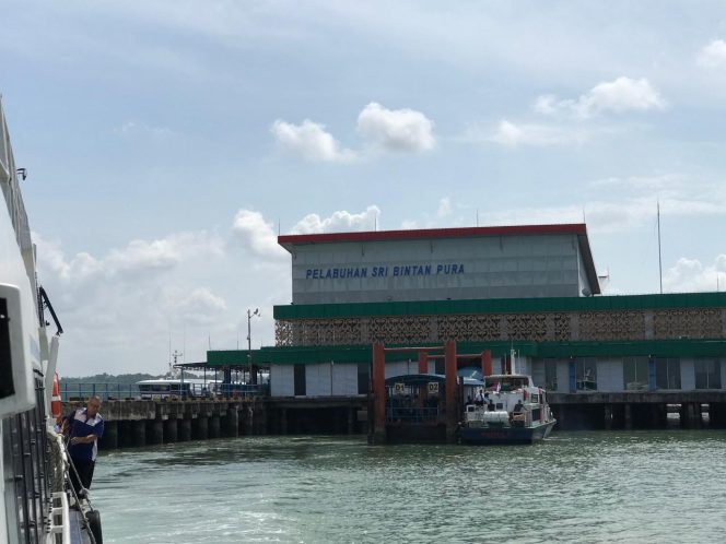 Suasana Pelabuhan Sri Bintan Pura, Tanjungpinang (Nzl)