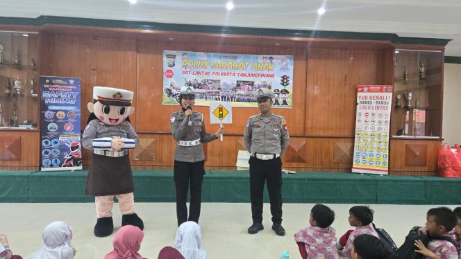 
					Program Polisi Sahabat Anak, Satlantas Polresta Tanjungpinang Edukasi Murid SDIT As-Sakinah