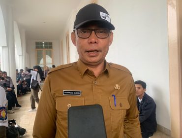 Kepala DPMPTSP Kepri, Hasfarizal Handra di Gedung Daerah Tanjungpinang.(Nuzli Ramadhani)