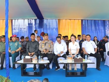 Kapolda Kepri, Irjen Pol. Asep Safrudin, saat menghadiri Upacara dan Syukuran Hari Bakti BP Batam ke-54 Tahun 2025, di Lapangan Parkir BP Batam, Minggu (26/10/2025). (Humas Polda Kepri)