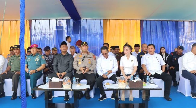 Kapolda Kepri, Irjen Pol. Asep Safrudin, saat menghadiri Upacara dan Syukuran Hari Bakti BP Batam ke-54 Tahun 2025, di Lapangan Parkir BP Batam, Minggu (26/10/2025). (Humas Polda Kepri)
