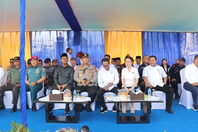 Kapolda Kepri, Irjen Pol. Asep Safrudin, saat menghadiri Upacara dan Syukuran Hari Bakti BP Batam ke-54 Tahun 2025, di Lapangan Parkir BP Batam, Minggu (26/10/2025). (Humas Polda Kepri)