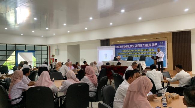 DPMPTSP Kepri Gelar Sosialisasi Peraturan Pemerintah (PP) Nomor 28 Tahun 2025 Tentang Penyelenggaraan Perizinan Berusaha Berbasis Risiko di Ruang Pelatihan BPSDM Lt.3 Gedung Wanita Raja Saleha, Jalan Sultan Mansyur Syah, Dompak, Tanjungpinang, Selasa (19/08/2025). (Nuzli Rhamadhani)