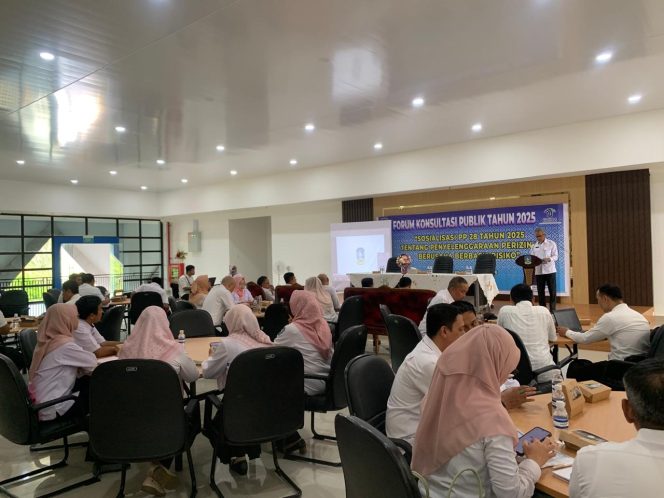 DPMPTSP Kepri Gelar Sosialisasi Peraturan Pemerintah (PP) Nomor 28 Tahun 2025 Tentang Penyelenggaraan Perizinan Berusaha Berbasis Risiko di Ruang Pelatihan BPSDM Lt.3 Gedung Wanita Raja Saleha, Jalan Sultan Mansyur Syah, Dompak, Tanjungpinang, Selasa (19/08/2025). (Nuzli Rhamadhani)