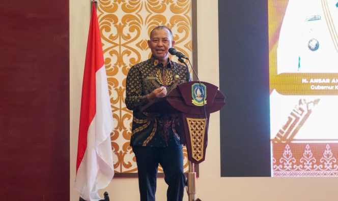 
					Sekretaris Daerah Provinsi Kepulauan Riau, Adi Prihantara saat membuka Sharing Session Pengelolaan Kinerja Pejabat Fungsional di lingkungan Pemerintah Provinsi Kepri, Kamis (09/10/2025).(Diskominfo Kepri)