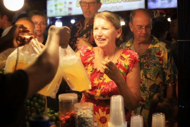 
					suasana para Yachter menikmati suguhan stan bazar. (Diskominfo Kepri)