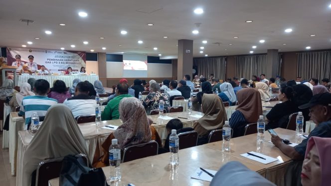 
					Suasana acara sosialisasi pentingnya kepatuhan penggunaan gas LPG 3 Kg.(foto : Indra Priyadi)