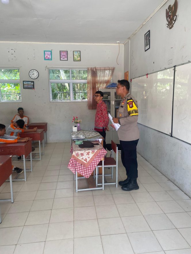 
					Suasana sosialisasi di salah satu SMPN di Tanjungpinang.(foto Humas Polresta Tanjungpinang)