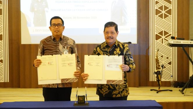 
					Penandatanganan kerjasama antara Kejati Kepri dan Bank Mandiri.(Foto : Bidang Penkum Kejati Kepri)