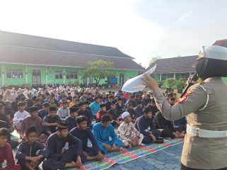 Suasana Sosialisasi di SMPN 6 Tanjungpinang, oleh Sat Lantas Polresta Tanjungpinang.(Foto : Humas Polresta Tanjungpinang)
