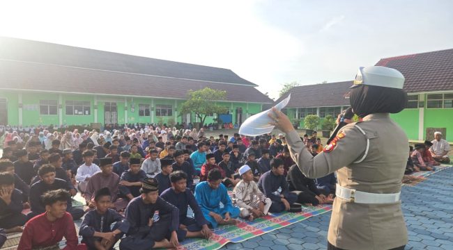 Suasana Sosialisasi di SMPN 6 Tanjungpinang, oleh Sat Lantas Polresta Tanjungpinang.(Foto : Humas Polresta Tanjungpinang)