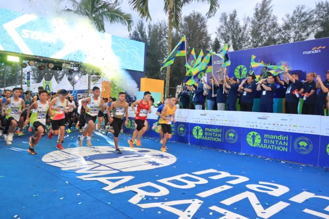 
					Suasana Start Iven Mandiri Bintan Marathon.(Foto : Humpro Pemkab Bintan)
