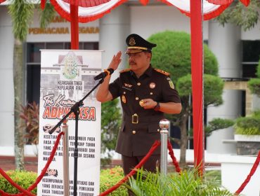 Kajati Kepri saat memimpin upacara hari Pahlawan Nasional 2025.(foto : Bidang Penkum Kejati Kepri)