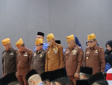 Suasana khidmat upacara hari pahlawan nasional 2025.(foto : Humpro Pemkab Bintan)