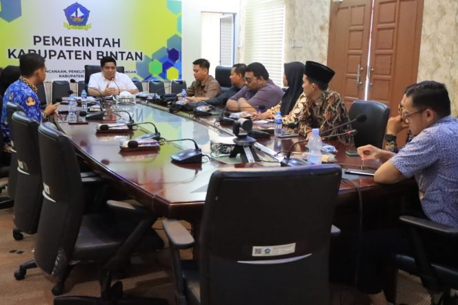 
					Suasana pertemuan Bupati Bintan dan IKA PMII Tanjungpinang - Bintan.(foto : Humpro Pemkab Bintan)