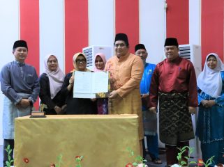 Bupati Roby dan Ketua DPRD Bintan.(Foto : Humpro Pemkab Bintan)