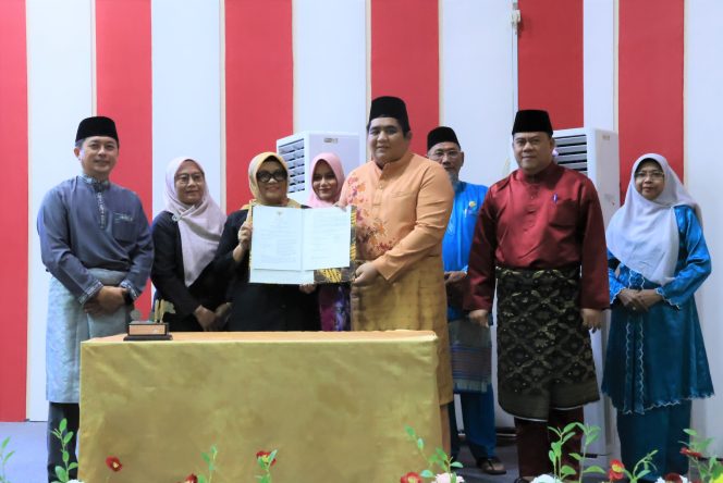 
					Bupati Roby dan Ketua DPRD Bintan.(Foto : Humpro Pemkab Bintan)