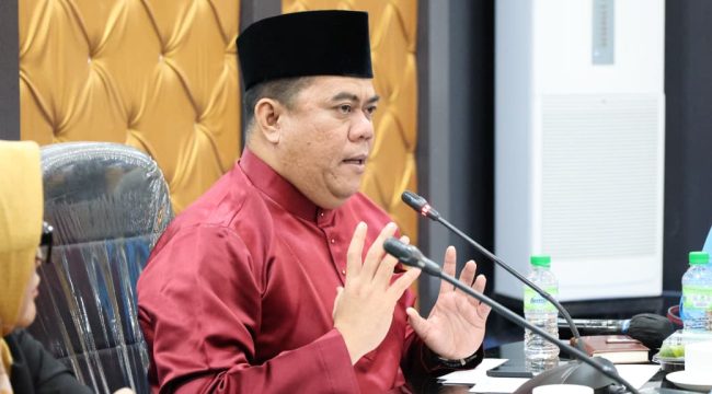 Sekda Roni saat FGD terkait seragam sekolah gratis di Bintan.(Foto : Humpro Pemkab Bintan)