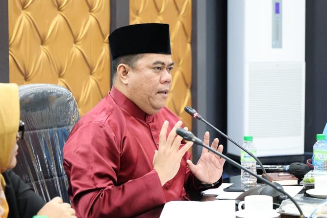 
					Sekda Roni saat FGD terkait seragam sekolah gratis di Bintan.(Foto : Humpro Pemkab Bintan)