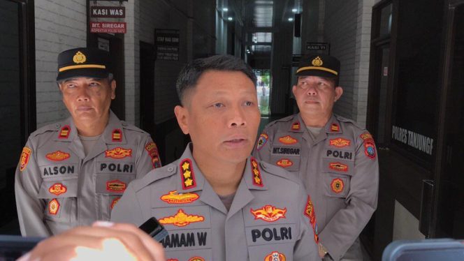 
					Kapolresta Tanjungpinang, Kombes Pol Hamam Wahyudi saat di wawancarai awak media, Selasa (04/11/2025). (Nuzli Rhamadhani)