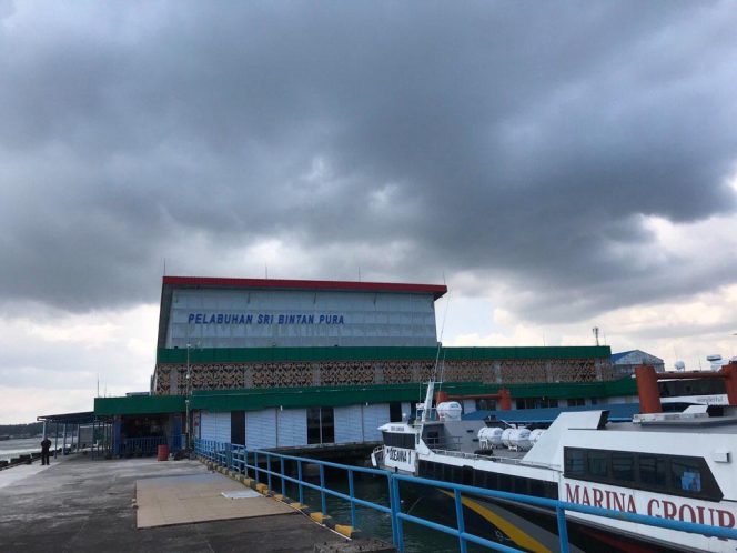 
					Suasana Pelabuhan Sri Bintan Pura,  Tanjungpinang,  (Nuzli Rhamadhani)