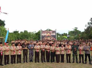 Momen foto bersama seluruh peserta kemah besar pramuka.(Foto : Humpro Pemko Tanjungpinang)