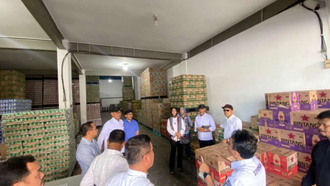 
					DPMPTSP Kepri bersama Komisi ll DPRD mengunjungi distributor di Batam, Rabu (15/10/2025)