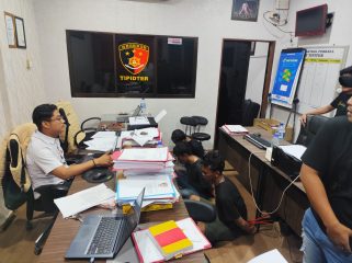 suasana ketiga pelaku pencurian memberikan keterangan di mapolresta Tanjungpinang, Rabu (27/11/2025). (Istimewa)