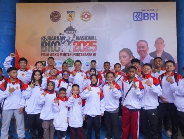 Kontingen BKC Kepri yang  ikut bertandimg  di Piala Wamenhan RI Kejurnas BKC 2025, Bandung. (Diskominfo Kepri)