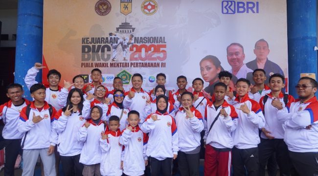 Kontingen BKC Kepri yang  ikut bertandimg  di Piala Wamenhan RI Kejurnas BKC 2025, Bandung. (Diskominfo Kepri)