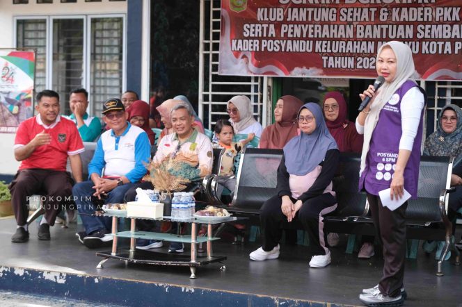 
					Ketua Tim Penggerak PKK Kota Tanjungpinang, Hj Yuniarni Pustoko Weni, SH., saat mengajak seluruh kader posyandu untuk terus menjaga pola hidup sehat, Sabtu (27/12)  (Foto: Pemkot Tanjungpinang)