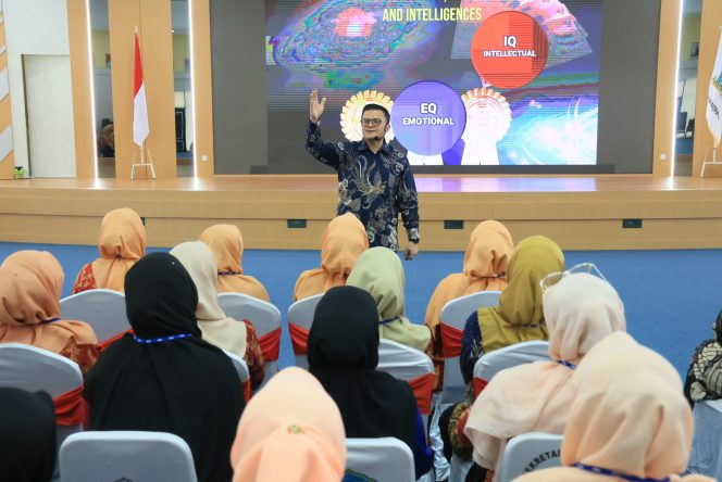 
					Suasana seminar ESQ yang diikuti oleh anggota DWP Bintan.(Foto : Humpro Pemkab Bintan)