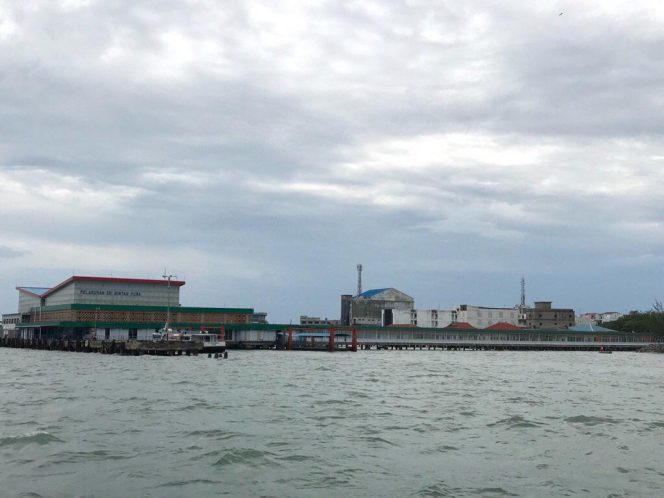 
					Suasana Pelabuhan Sri Bintan Pura,  Tanjungpinang. (Nuzli Rhamadhani)
