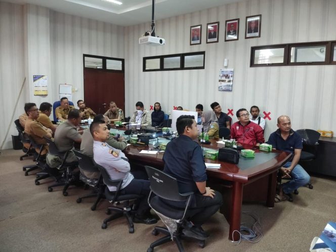 
					Sejumlah pedagang kaki lima saat menggelar pertemuan dengan PUPRP Kepri. (Nuzli Rhamadhani)