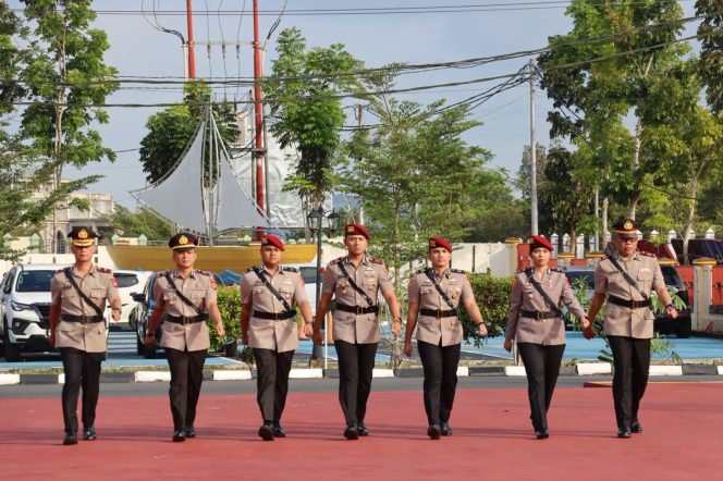 
					Para PJU Polres Bintan saat mengikuti acara serah terima jabatan, Kamis (15/01) F-Kepri.info