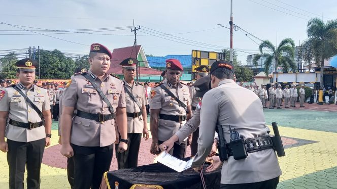 
					Sejumlah Pejabat Utama (PJU) Polresta Tanjungpinang saat mengikuti upacara serah terima jabatan, Senin (19/01) F-Kepri.info
