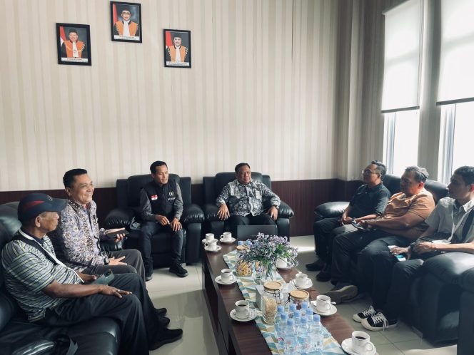 
					Ketua Pengadilan Negeri Tanjupinang, Ali Sobirin Saat menerima kunjungan silaturahmi PWI Kota Tanjungpinang, Jumat (23/01) F-Kepri.info